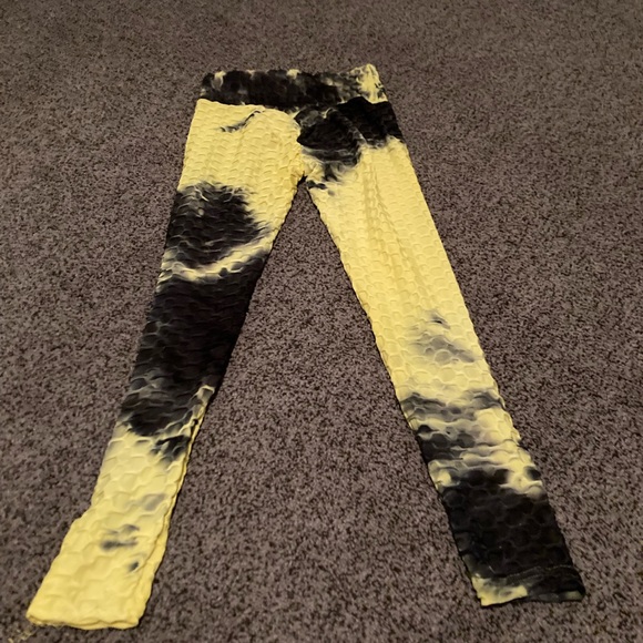 Size S. 2 piece set. Made by Shosho. Booty enhancing back. Yellow and black. - Picture 5 of 6